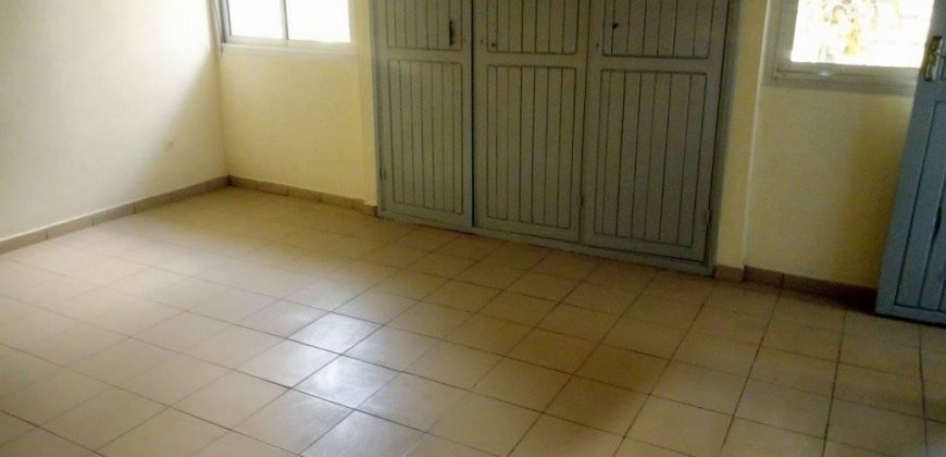 À Bastos, Un Somptueux Duplex Très Haut Standing à louer