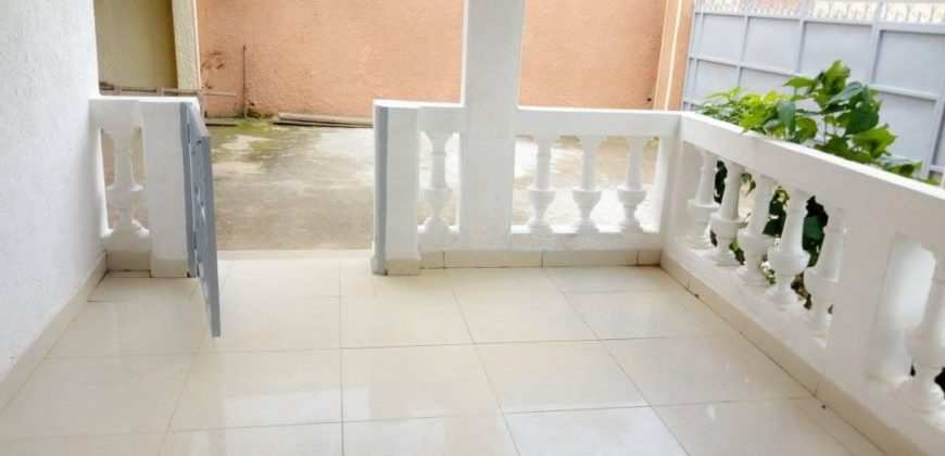 À Bastos, Un Somptueux Duplex Très Haut Standing à louer