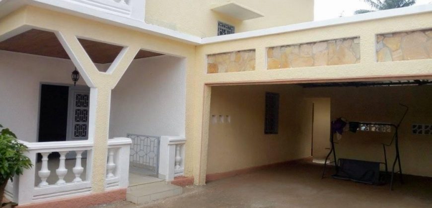 À Bastos, Un Somptueux Duplex Très Haut Standing à louer