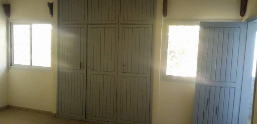 À Bastos, Un Somptueux Duplex Très Haut Standing à louer