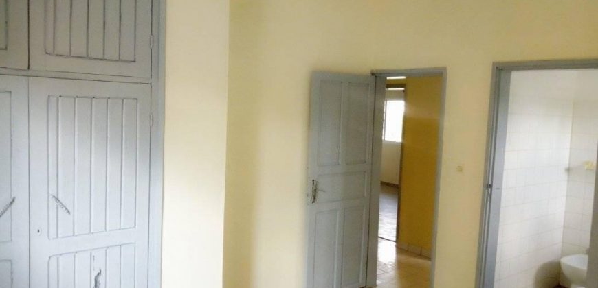À Bastos, Un Somptueux Duplex Très Haut Standing à louer