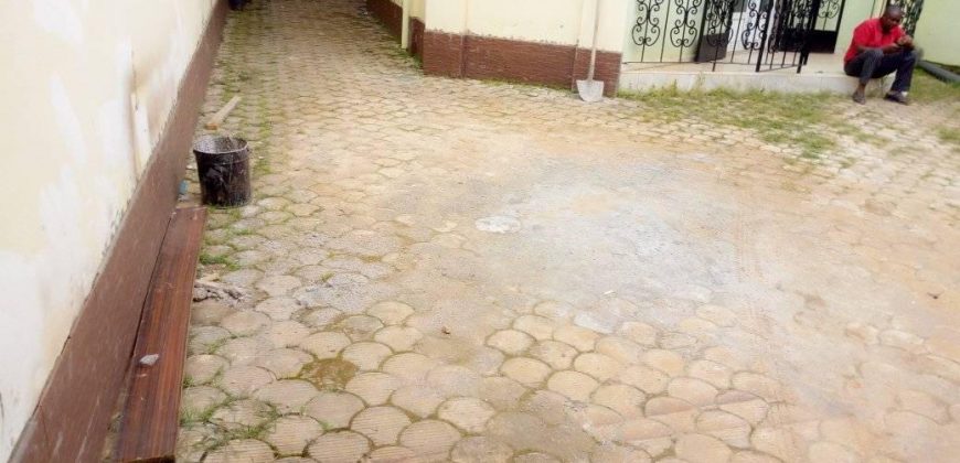 Au quartier Fouda Un Triplex à louer