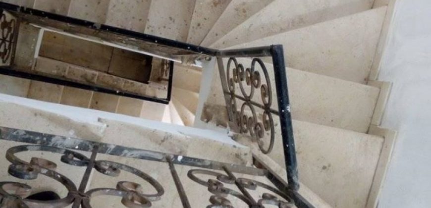 Au quartier Fouda Un Triplex à louer