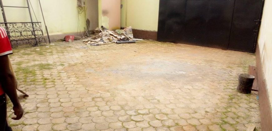 Au quartier Fouda Un Triplex à louer
