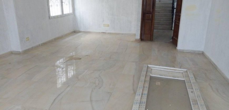Au quartier Fouda Un Triplex à louer