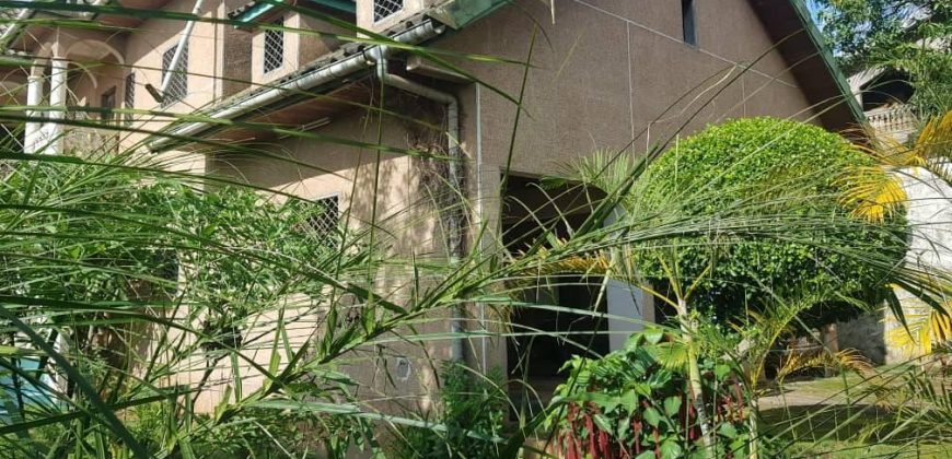 Un Somptueux Triplex À Vendre au Complexe Beac Mvan