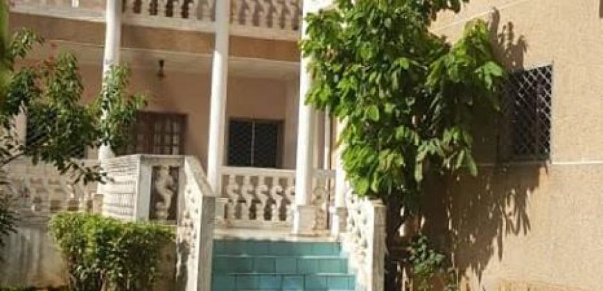 Un Somptueux Triplex À Vendre au Complexe Beac Mvan