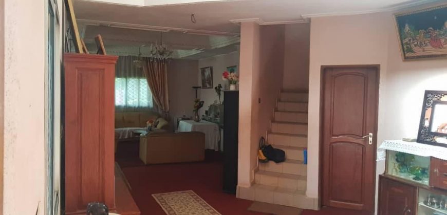 Un Somptueux Triplex À Vendre au Complexe Beac Mvan