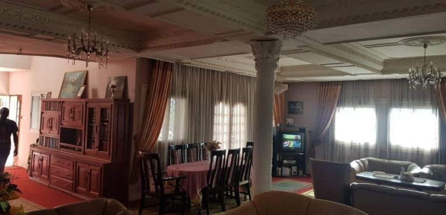 Un Somptueux Triplex À Vendre au Complexe Beac Mvan
