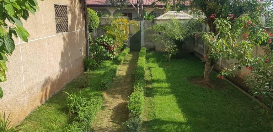 Un Somptueux Triplex À Vendre au Complexe Beac Mvan