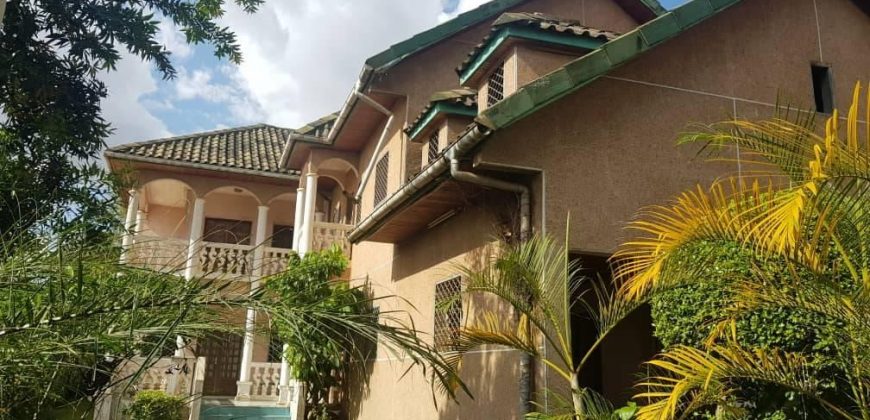 Un Somptueux Triplex À Vendre au Complexe Beac Mvan