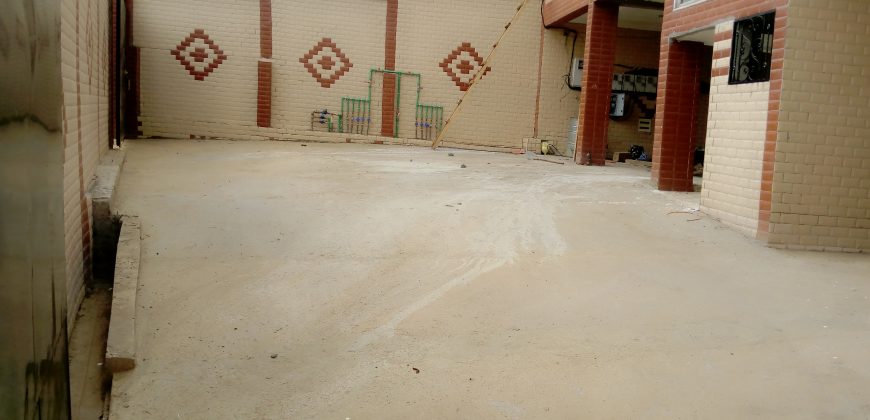 A Nkomkana, Un Immeuble de R+4 nouvellement construit à louer.