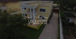 À Bastos Un Somptueux Duplex avec Piscine à louer