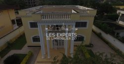 À Bastos Un Somptueux Duplex avec Piscine à louer