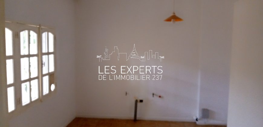 À Bastos Un Somptueux Duplex avec Piscine à louer