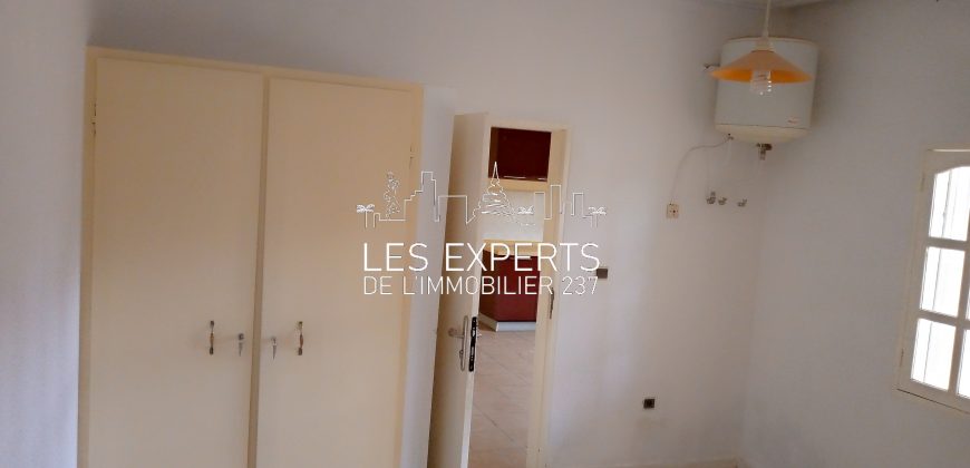 À Bastos Un Somptueux Duplex avec Piscine à louer