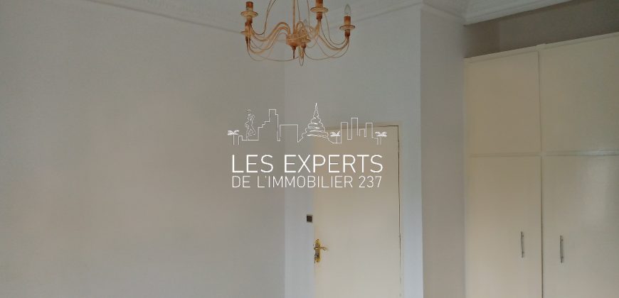 À Bastos Un Somptueux Duplex avec Piscine à louer