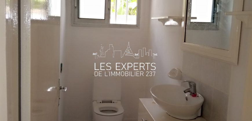 À Bastos Un Somptueux Duplex avec Piscine à louer