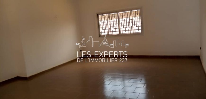 Duplex À vendre à Odza Cité de la paix