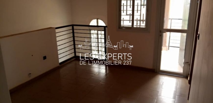 Duplex À vendre à Odza Cité de la paix