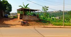 Terrain Commercial de 1000m² donnant sur trois vois à Vendre au Carrefour Tsinga-Village